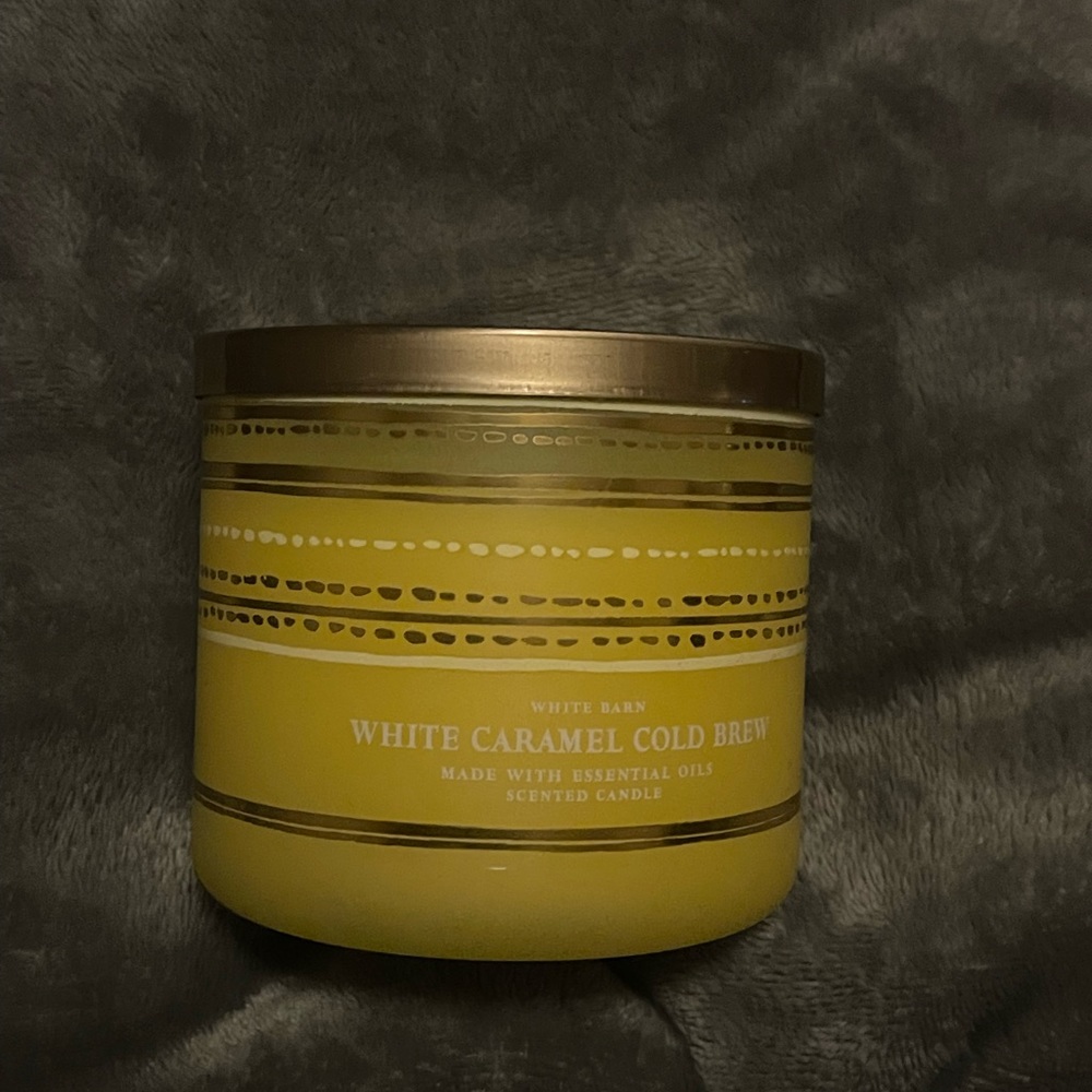 White caramel cold brew candle